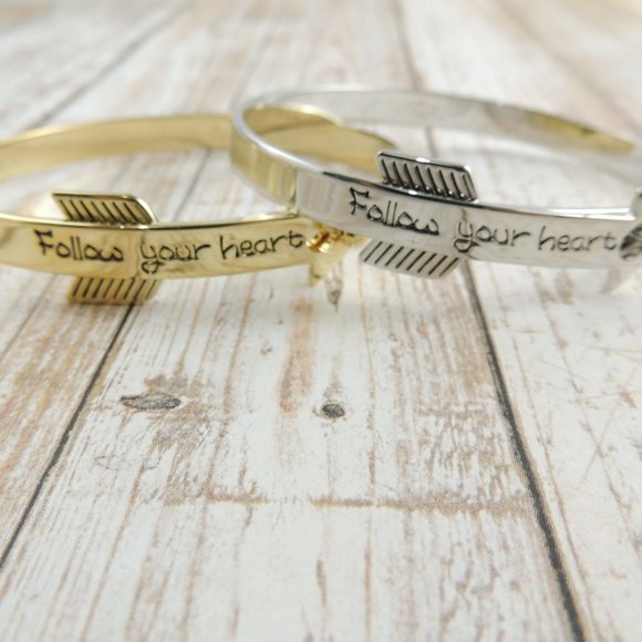 Follow Your Heart Arrow Bracelet - Picture 5 of 9